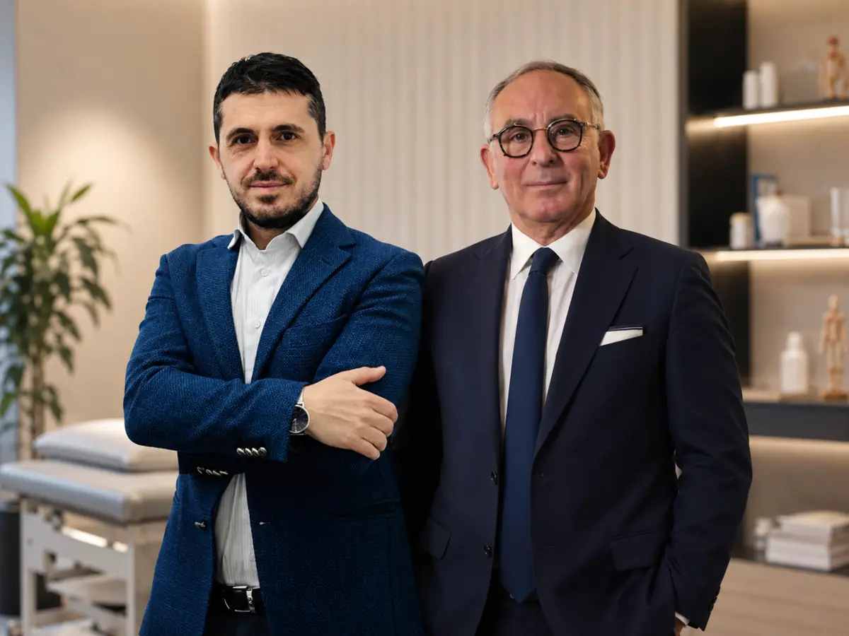 Dottor Marco Musorrofiti e professor Raoul Saggini nello studio CORPO53 Roma